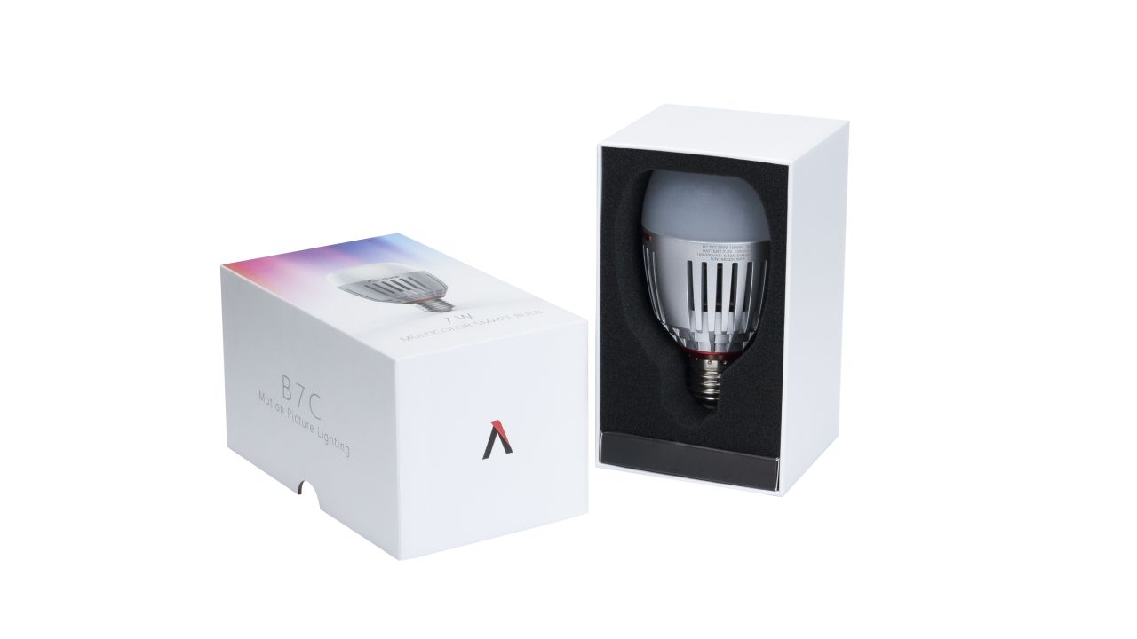 Aputure Accent B7c LED RGBWW izzó, beépített akkumulátorral