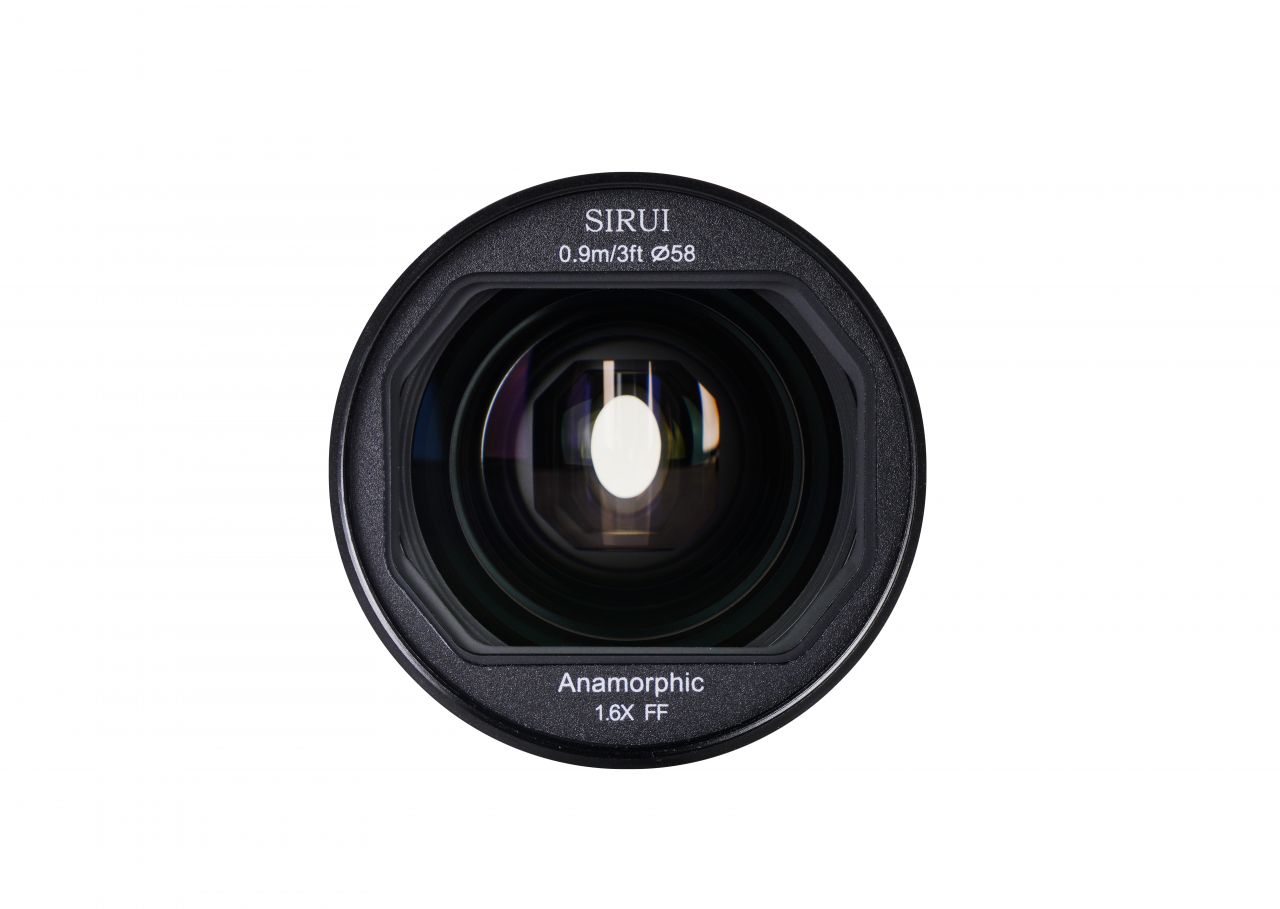 SIRUI Saturn 35mm T2.9 1.6x full frame, carbon vázú anamorf objektív Canon RF bajonettel (kék becsillanás)