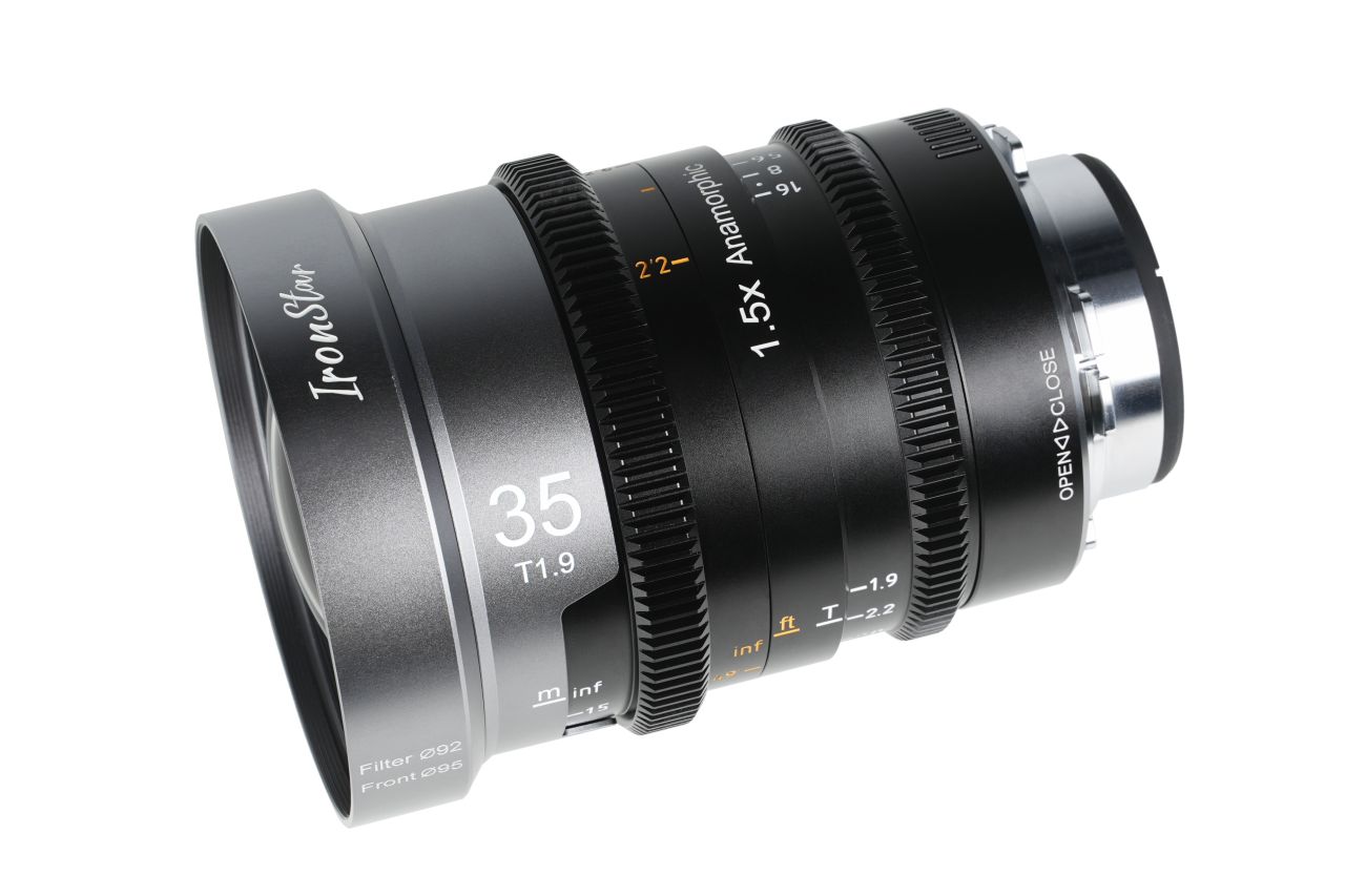 SIRUI IronStar T1.9 1.5X Anamorf Full Frame Cine Objektív 35mm (Kék Becsillanás) SIRUI IronStar T1.9 1.5X Anamorf Full Frame Cine Objektív 35mm (Kék Becsillanás)