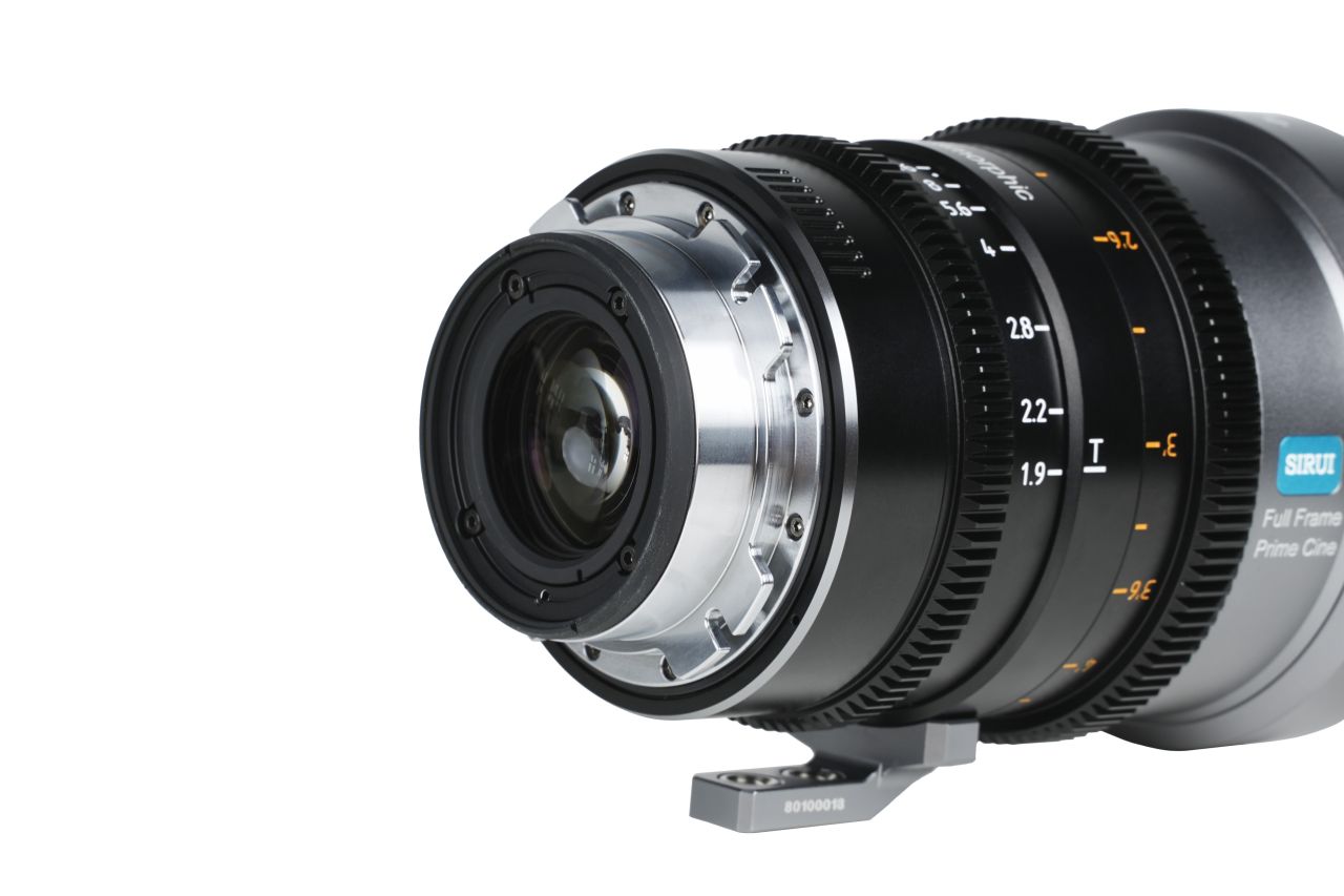 SIRUI IronStar T1.9 1.5X Anamorf Full Frame Cine Objektív 35mm (Kék Becsillanás) SIRUI IronStar T1.9 1.5X Anamorf Full Frame Cine Objektív 35mm (Kék Becsillanás)