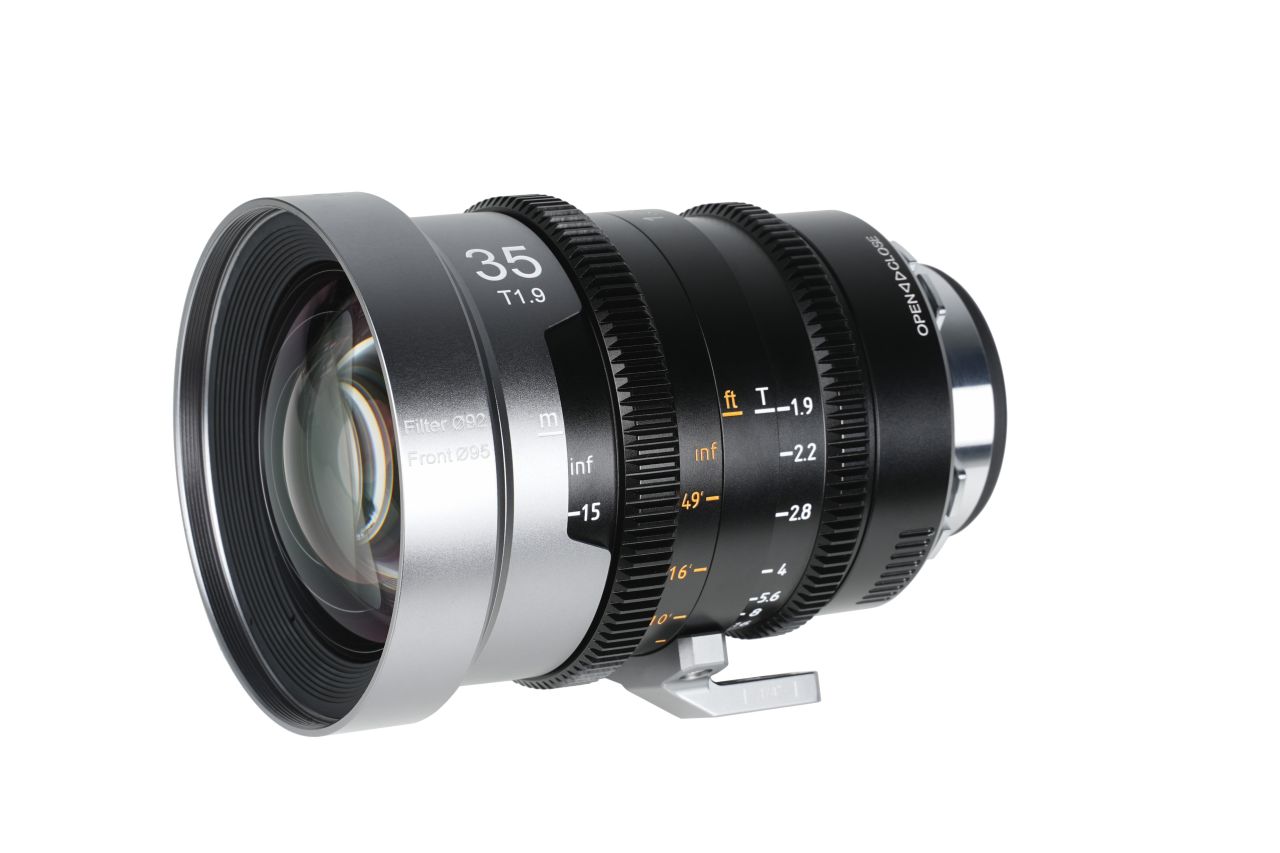 SIRUI IronStar T1.9 1.5X Anamorf Full Frame Cine Objektív 35mm (Kék Becsillanás) SIRUI IronStar T1.9 1.5X Anamorf Full Frame Cine Objektív 35mm (Kék Becsillanás)
