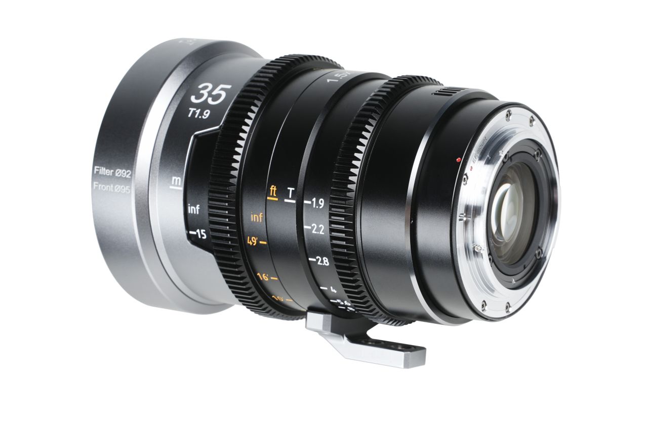 SIRUI IronStar T1.9 1.5× Anamorf Full Frame Cine Objektív 35mm (Semleges becsillanás) SIRUI IronStar T1.9 1.5× Anamorf Full Frame Cine Objektív 35mm (Semleges becsillanás)