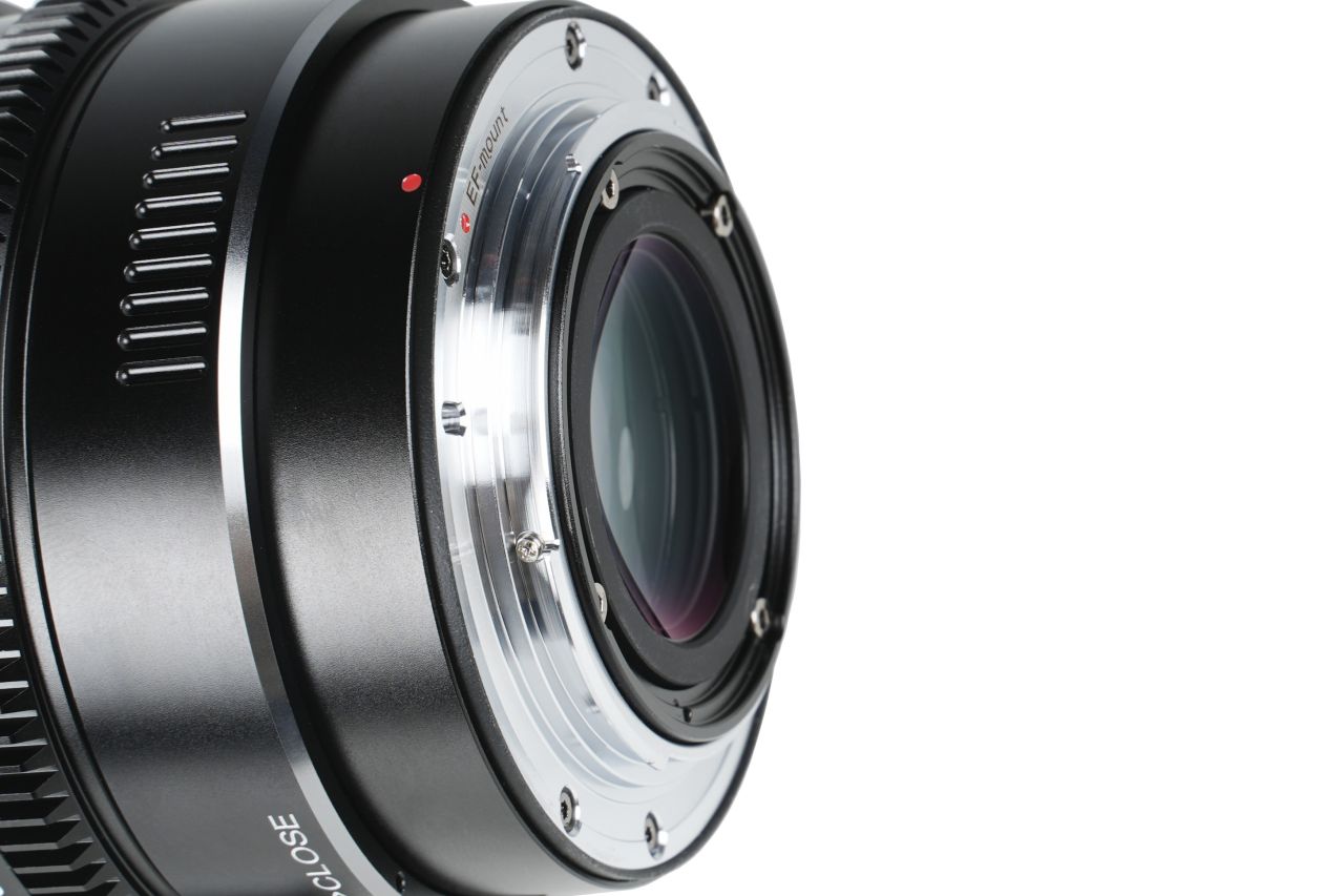 SIRUI IronStar T1.9 1.5X Anamorf Full Frame Cine Objektív 45mm (Semleges Becsillanás) SIRUI IronStar T1.9 1.5X Anamorf Full Frame Cine Objektív 45mm (Semleges Becsillanás)