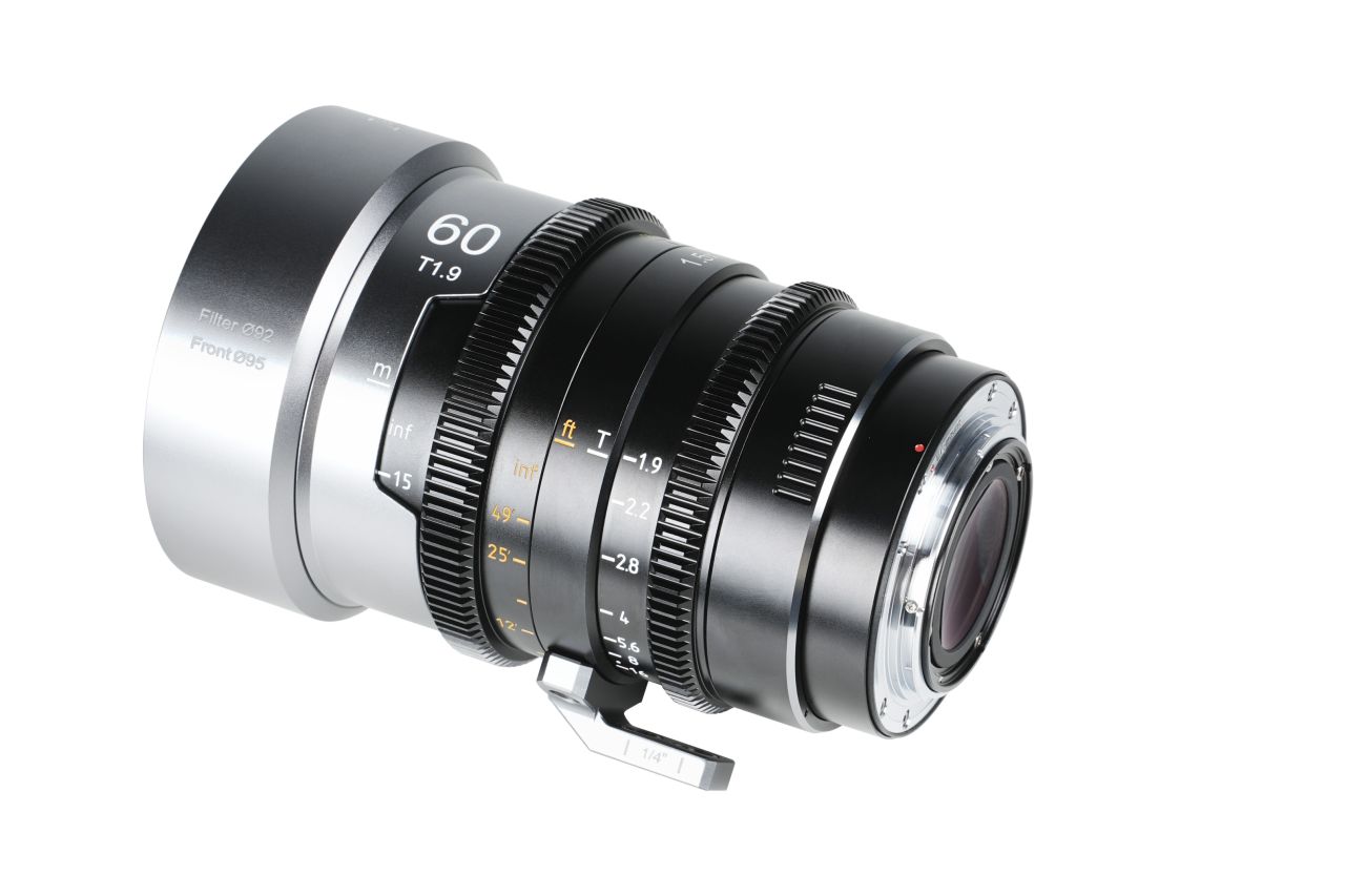 SIRUI IronStar T1.9 1.5× Anamorf Full Frame Cine Objektív 60mm (Kék Becsillanás) SIRUI IronStar T1.9 1.5× Anamorf Full Frame Cine Objektív 60mm (Kék Becsillanás)