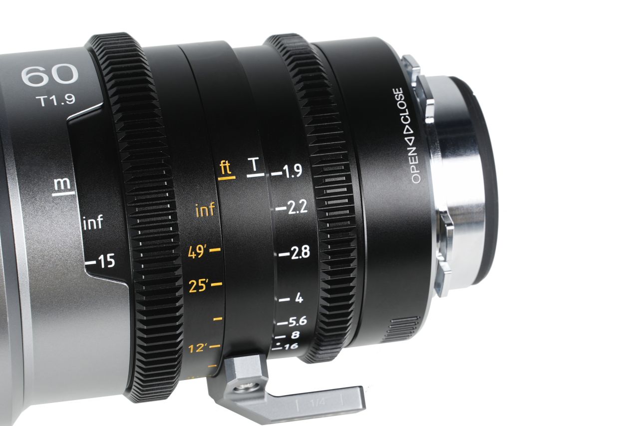 SIRUI IronStar T1.9 1.5× Anamorf Full Frame Cine Objektív 60mm (Kék Becsillanás) SIRUI IronStar T1.9 1.5× Anamorf Full Frame Cine Objektív 60mm (Kék Becsillanás)