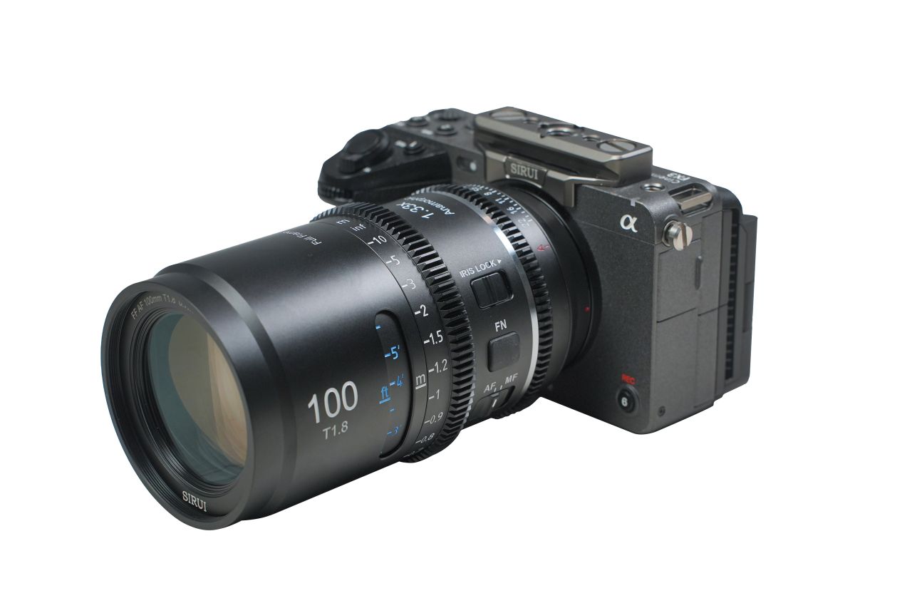 SIRUI Astra 100mm T1.8 1.33x Anamorf AF Objektív (Nikon Z, Kék Becsillanás) SIRUI Astra 100mm T1.8 1.33x Anamorf AF Objektív (Nikon Z, Kék Becsillanás)