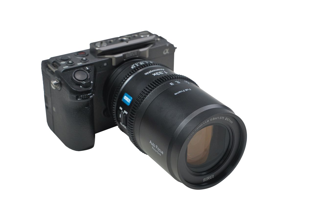 SIRUI Astra 75mm T1.8 1.33x Anamorf AF Objektív (Nikon Z, Kék Becsillanás)